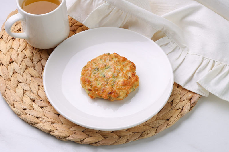 Заказать Котлета рубленая куриная с луком и зеленьюс доставкой |Традиции